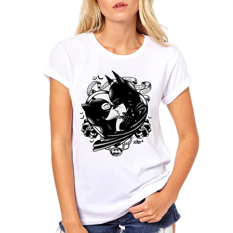 Женская футболка с рисунком из аниме, Бэтмен и кот, женская футболка с поцелуем, крутая летняя футболка, модель, топы, белая футболка