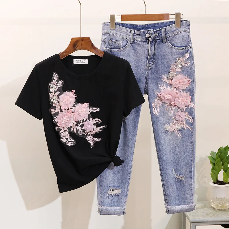 Summer Holes Jeans Set Women 2019 New Embroidered Three-dimensional Flower Short-sleeved T-shirt + Denim Pants Two-piece Suit Summer Holes Jeans Set Women 2019 New Embroidered Three-dimensional Flower Short-sleeved T-shirt + Denim Pants Two-piece Suit