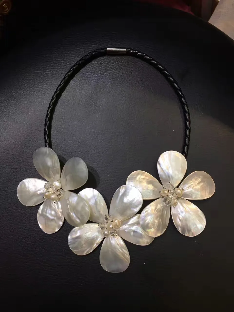 LJHMY  Crystal Beads White Sea Shell Flower Necklace for Women Statement Bib Necklaces