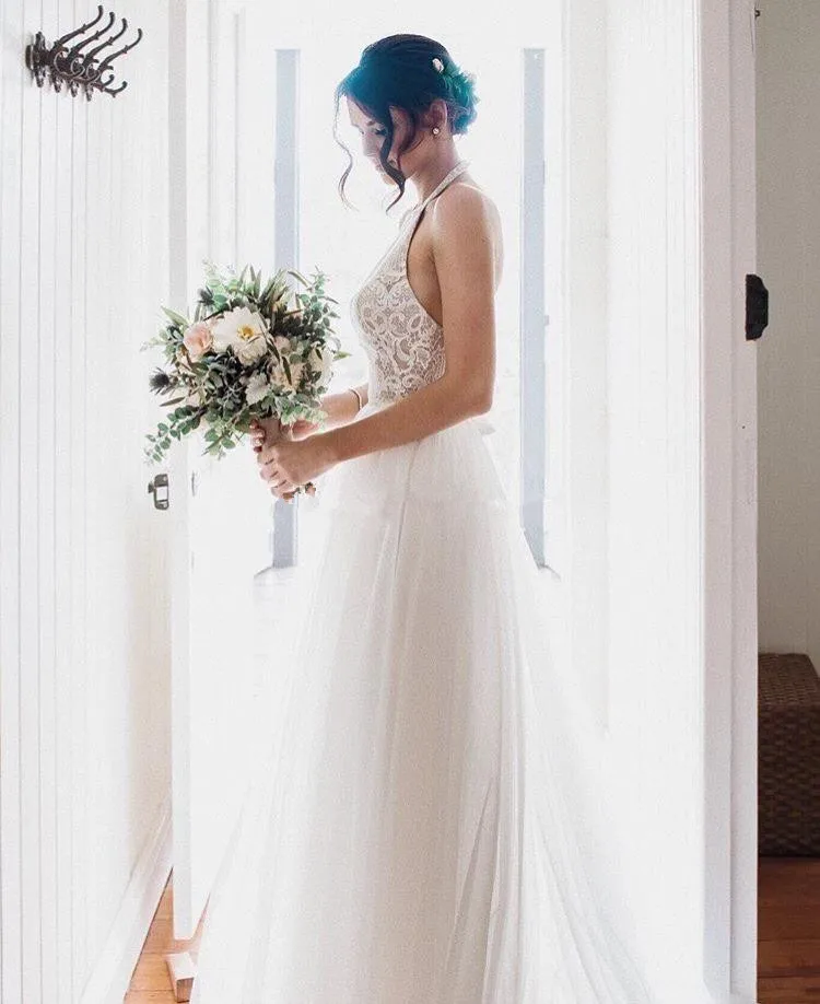 2018-boho-wedding-dresses-halter-lace-tulle-backless-beach-wedding-dresses-bohemian-bridal-dresses-sweep-train (5)_