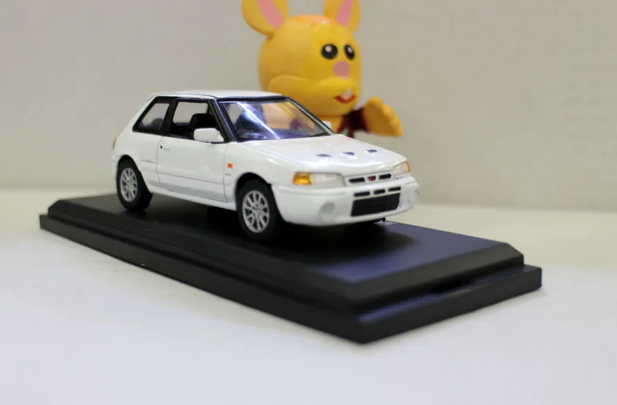 Оригинальная фабрика в масштабе 1:43 искусственная кожа игрушечный автомобиль из