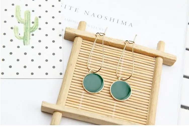 

Simple Green Circle Small Fresh Girl Heart Earrings Female Personality Wild Earrings Retro Earrings