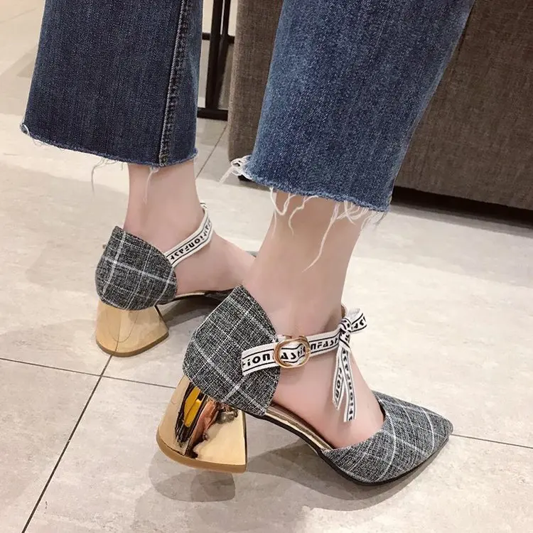 

2019 spring new retro plaid word buckle with hollow pointed shallow mouth single shoes plated thick with high heels women