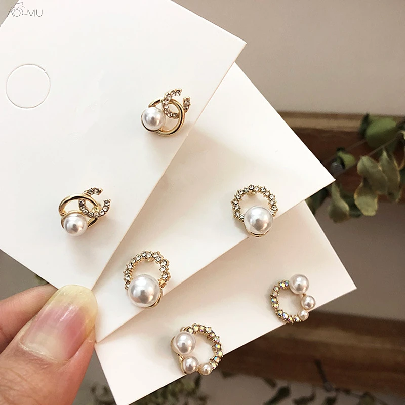 

AOMU 2019 New Design Micro-inlaid Crystal Zircon Pearl Geometric Round Circle Small Stud Earrings for Women Student Girl Gift