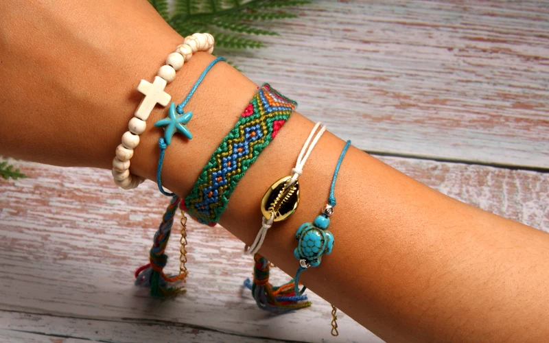 MOON GIRL 5 Pieces Puka Shell Bracelet Set Turtle Starfish Cross Beads Boho Weave Bracelet for Women Friendship Jewelry Dropship