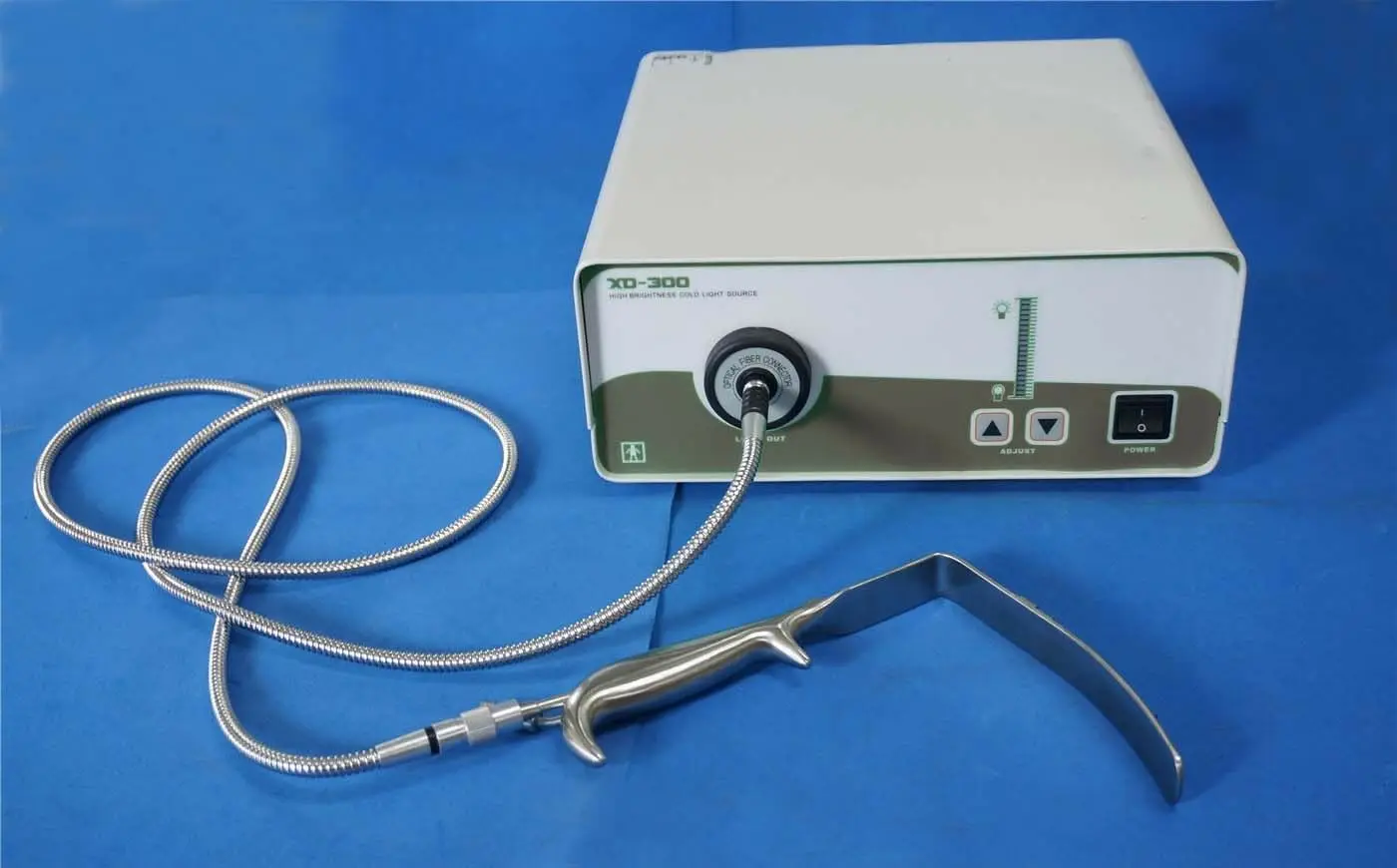 

New Optical Fiber Xenon light source Illuminator with Breast Retractor