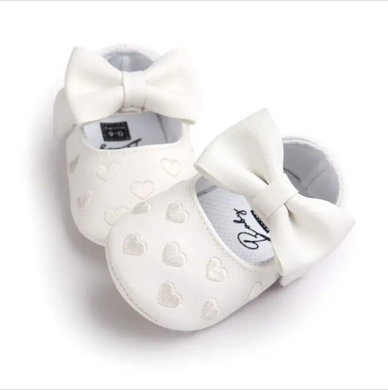 Newborn Infant Baby Girl Leather Bow Knot Heart Pattern Hook Soft Sole Shoes Causal Walking Crib Causal Shoes 0-18M - Цвет: Белый