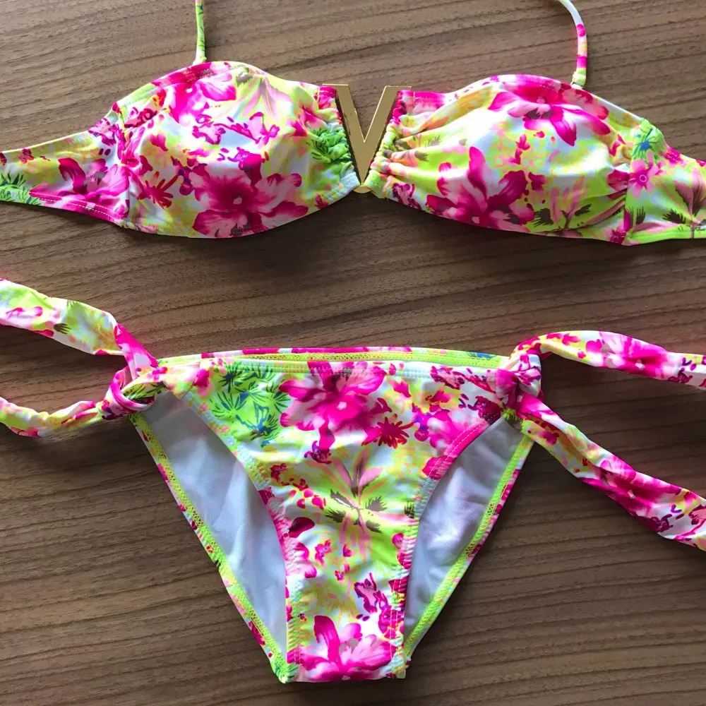 

PARAKINI New Sexy V Style Floral Printing Bikinis Set Brand Swimsuit Push up Padded Swimwear for Women Bathing Suit Biquini