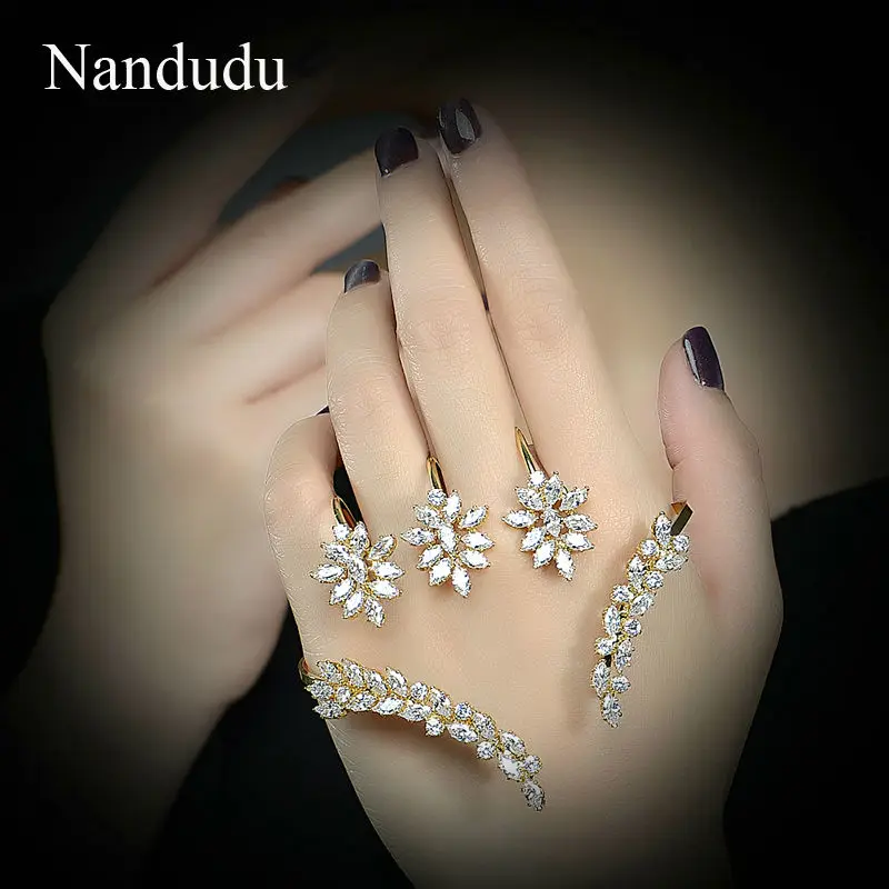 

Nandudu Female Palm Bracelet Gold Color Hand Cuff Cubic Zirconia Women Bangle Fashion Jewelry Gift R1178