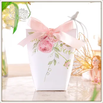 

2018 New 100pcs Wedding Favors Upscale Candy Boxes White/pink flowers gift box Party Chocolate Box + ribbon three designs