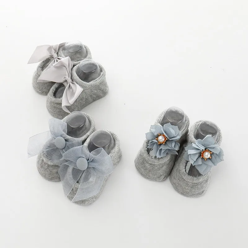 Wecute/3 пары, носки с бантиком для маленьких девочек, короткие носки принцессы с кружевными цветами, мягкие хлопковые носки для детей, подарок, Лидер продаж - Цвет: Серый