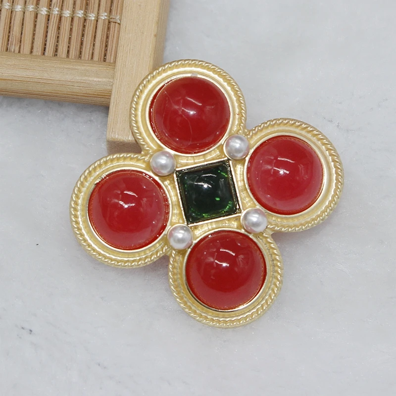 

YDGY Brooch Retro Dumb Light Fog Golden Red Pin Byzantine Dress Accessories