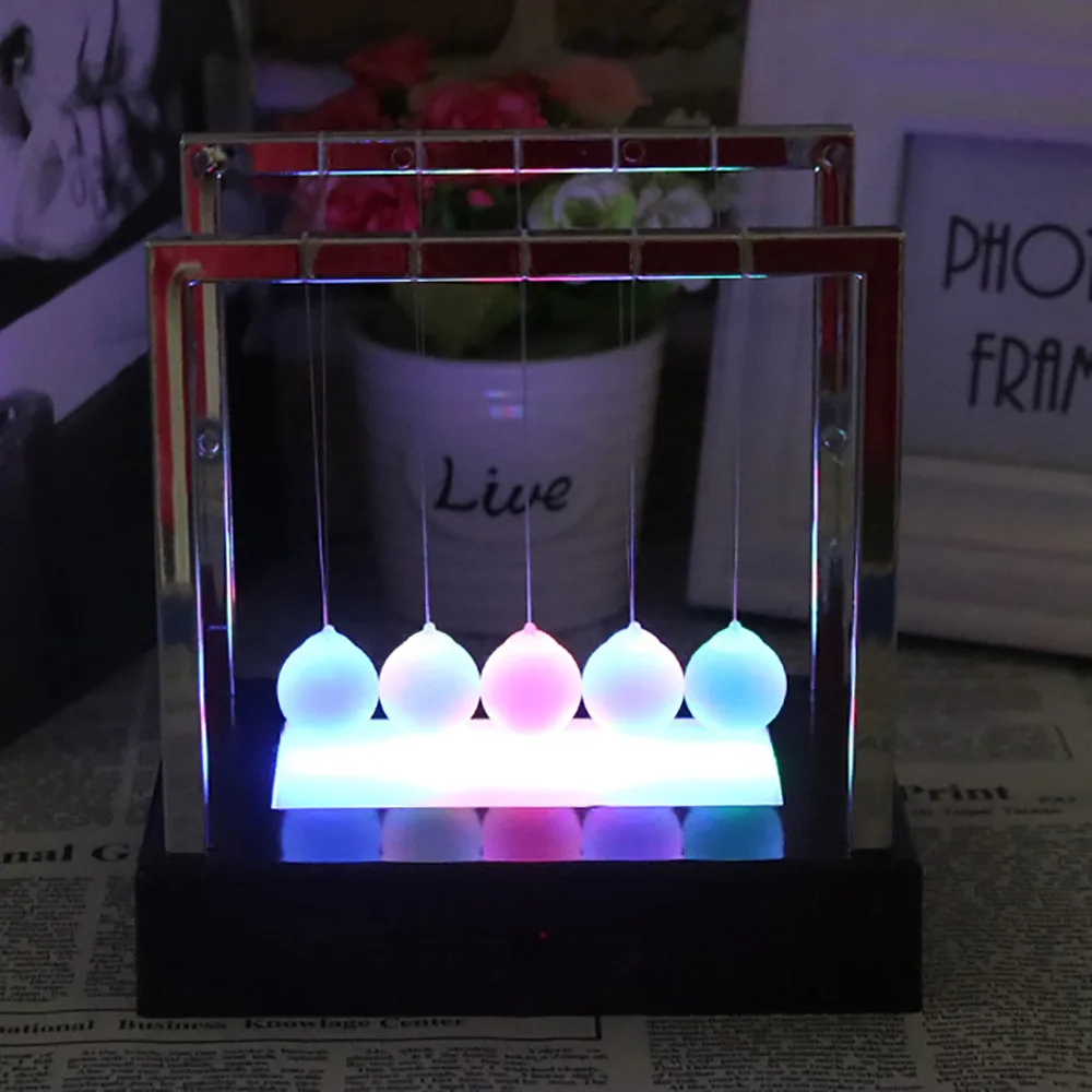 2018 Newtons Cradle Led Light Up Kinetic Energy Home Office Science Decompression Toys Decor Desk Toy Cc