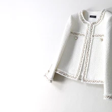 Новинка; сезон весна-осень; короткий костюм из белой шерсти с ароматным ветерком; WT8901090