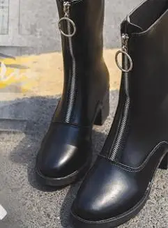 

2018 new Korean version of the thick with a round head front zipper with a retro locomotive in the tube Martin boots.