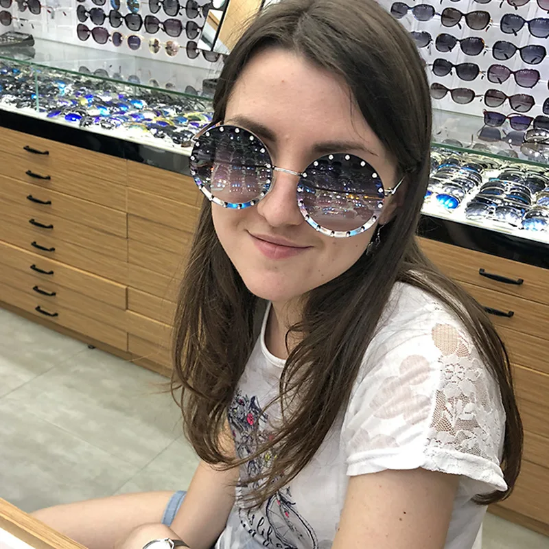 

MINCL/ 2018 New Ladies Diamond Round Sunglasses Oversized Sunglasses For Women Luxury Brand Designer Eyeglasses Shades NX