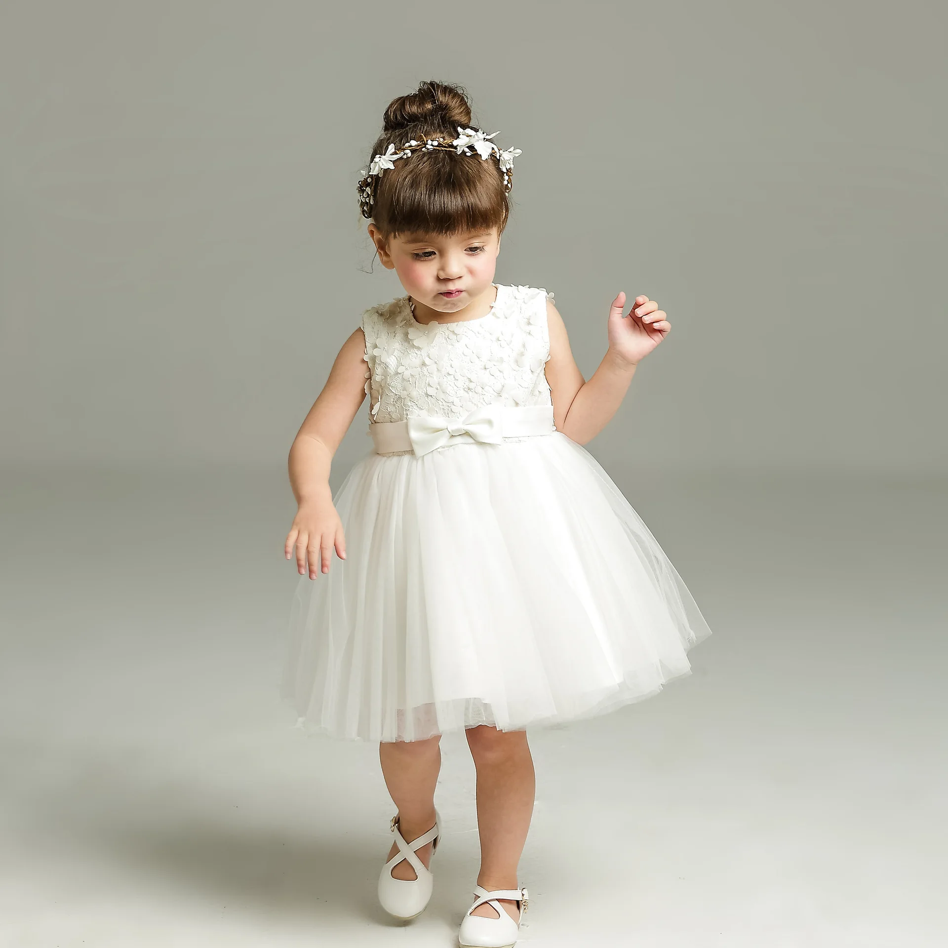 Шикарные белые платья для маленьких девочек; платья для крещения; кружевные платья для маленьких девочек; одежда для маленьких девочек на свадьбу