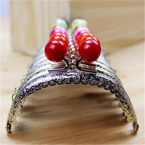 

8.5CM Slivering Embossing Metal Purse Frame Pearl Candy Head Kiss Clasp Coin Purse Metal Frames Cluth DIY Sewing Bag Accessories