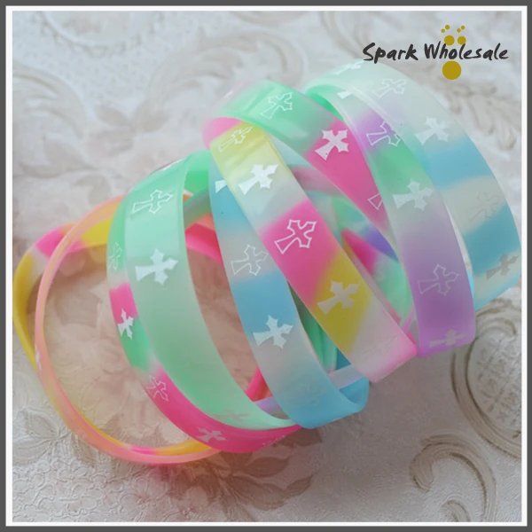 

50pcs/lot Assorted Colors Cross Pattern Rubber Silicon Bracelets Glow in the Dark Silicon Wristband Fashional Promotional Gifts