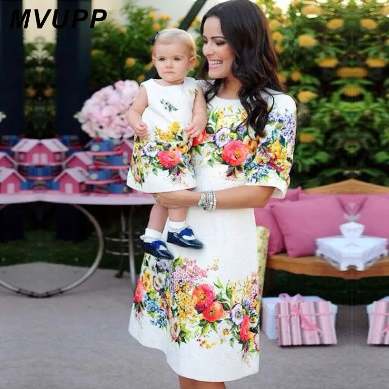 MVUPP/платья для мамы и дочки; одинаковые комплекты для семьи; одежда с цветочным принтом для мамы и дочки; вечернее платье для маленьких девочек