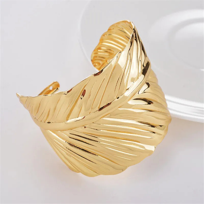 

Dayoff European Gold Color Open Bracelets Cuffs Bangles Personality Simple Leaf Cuff Bracelets For Womens Jewelry Gift B17