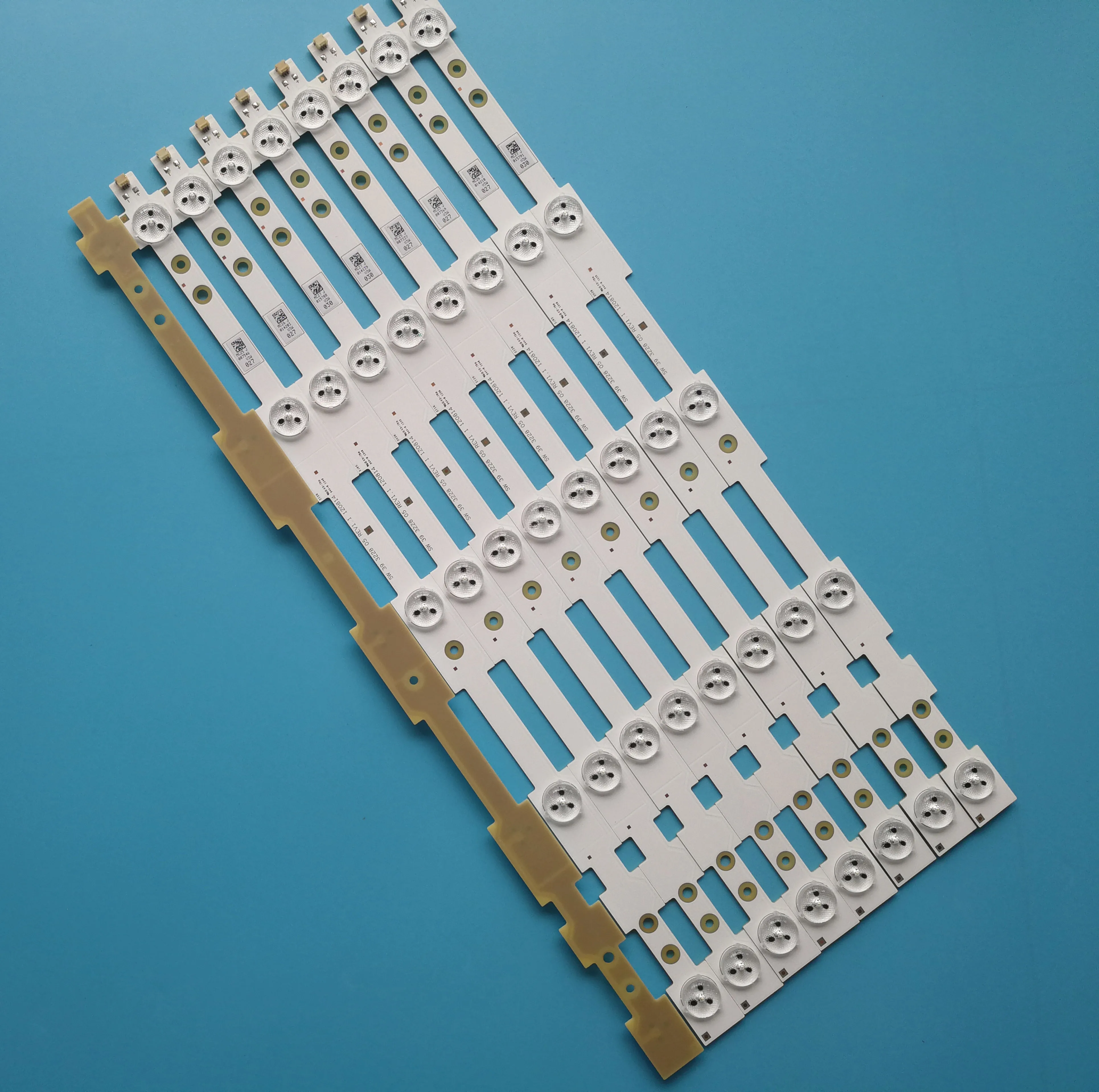 

100 PCS New Original LED strip SW 39 3228 05 REV1.1 120814 5LEDs*3V 420MM