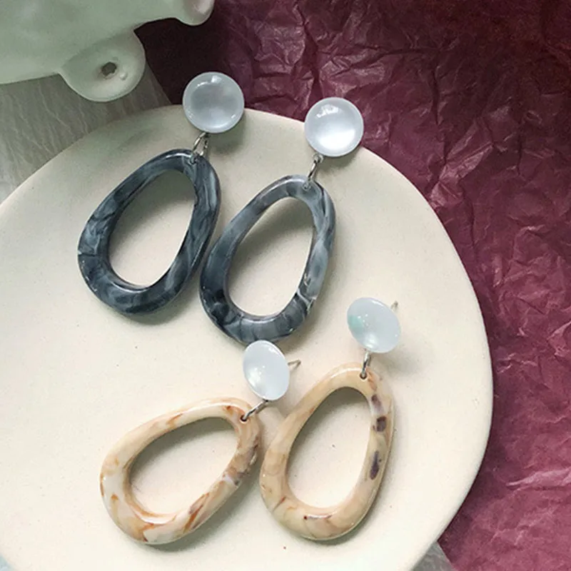 

Korea Acrylic Resin Retro Earrings Women Geometric Round Irregular Ear Clips Female Mature Style Statement Earings Jewelry