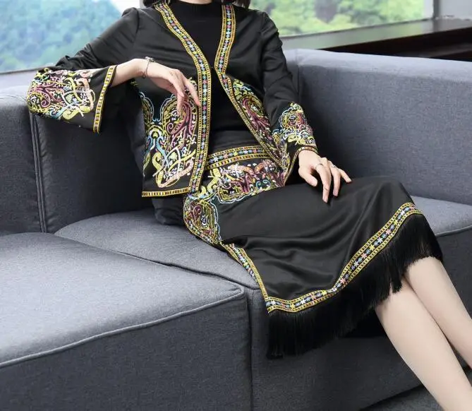 Ранняя весна девушка леди новые классические элегантные Национальный, этнический стиль в этническом китайском стиле с вышивкой Платье с кисточками комплект из двух предметов юбка-карандаш - Цвет: Черный