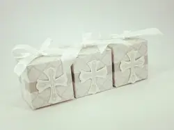 50 шт. крест пользу коробки конфет крещение Baby Shower Свадебная вечеринка крещение Обёрточная бумага держатели с Ленты свадебной и подарок