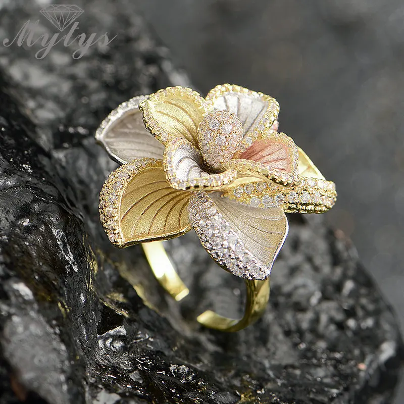 

Mytys Blooming Flower Ring Rose Yellow Silver Three Gold Frosted High Level Open Adjustable Finger Ring Italy Fashion Gift R2052