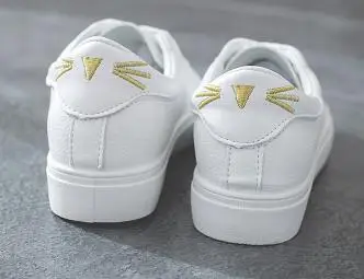 

2018 new wild flat student leisure shoes canvas shoes women's shoes.