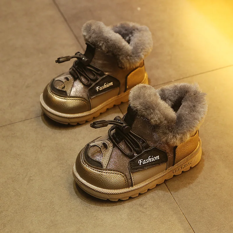 

New children's uggs are warm and waterproof in winter, suitable for toddlers, boys and girls to play leisure sports