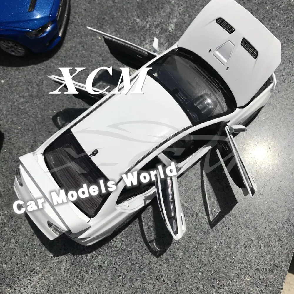 Литая под давлением модель автомобиля для Lancer Evolution X EVO RHD 1:18 (белый) + маленький