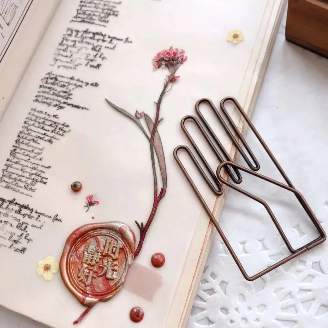 5pcs Vintage Paperclip Book Bookmark Hand Shaped Paper Clips Cute Kawaii Brass Clip File Collector Office Gift for Notes Letter