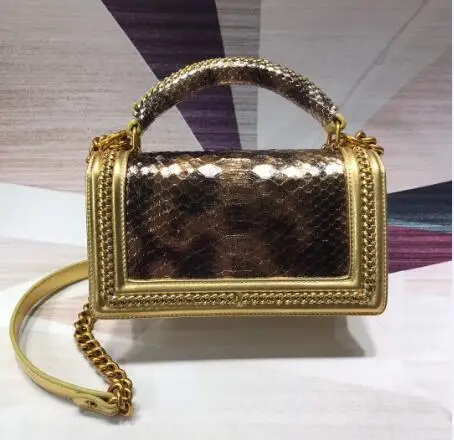 

The most advanced women's single shoulder bag of 2019 is a woman's bag designed by a famous designer with snakeskin pattern