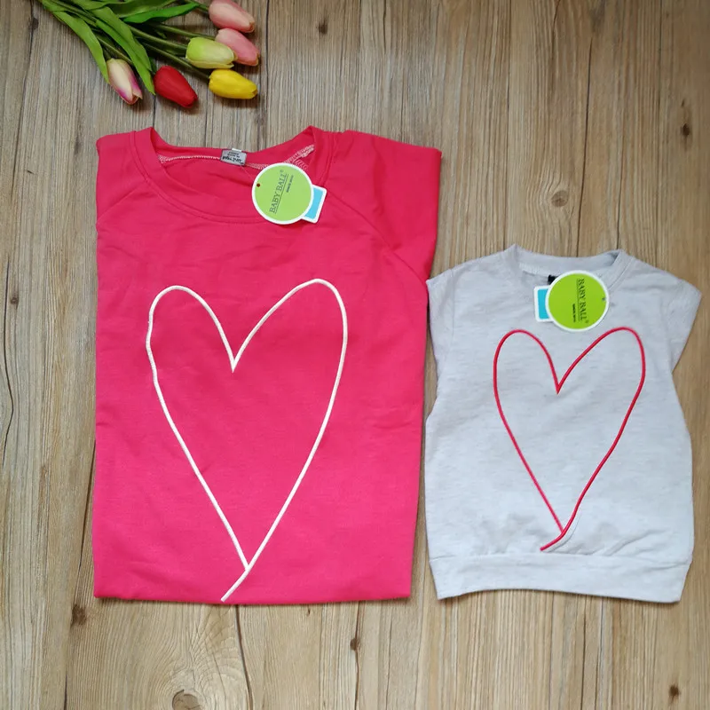 Семейная футболка с вышивкой «Love» для мамы и дочки, сына, «mommy and me», одинаковые комплекты для семьи, футболки, одежда