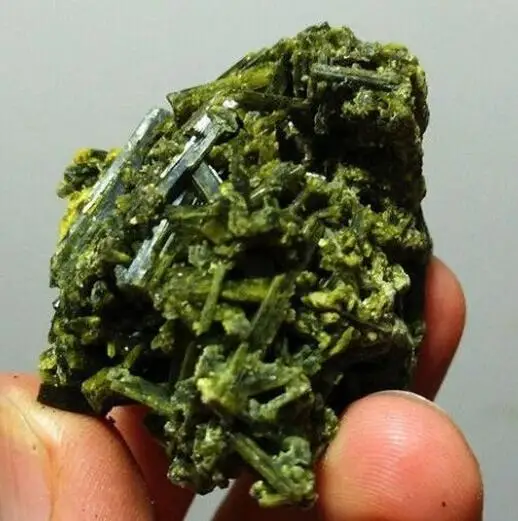 61 г Природный зеленый турмалин кристалл грубого камня кластера образец