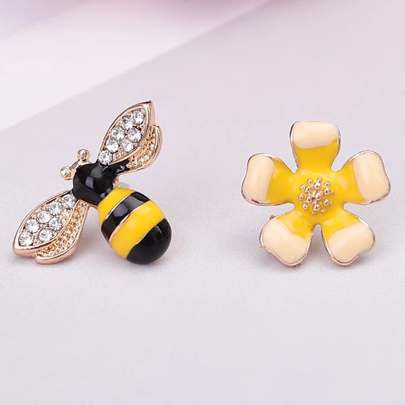 

1Pair Creative New Flower Bee Asymmetric Earrings Zircon Earrings Wholesale Earings Fashion Jewelry Punk Stud Earrings For Women