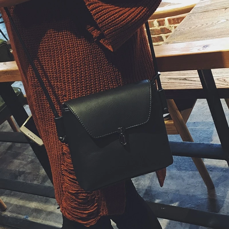 

Free shipping, 2018 new women handbags, fashion Korean version flap, trend woman messenger bag, retro leisure shoulder bag.