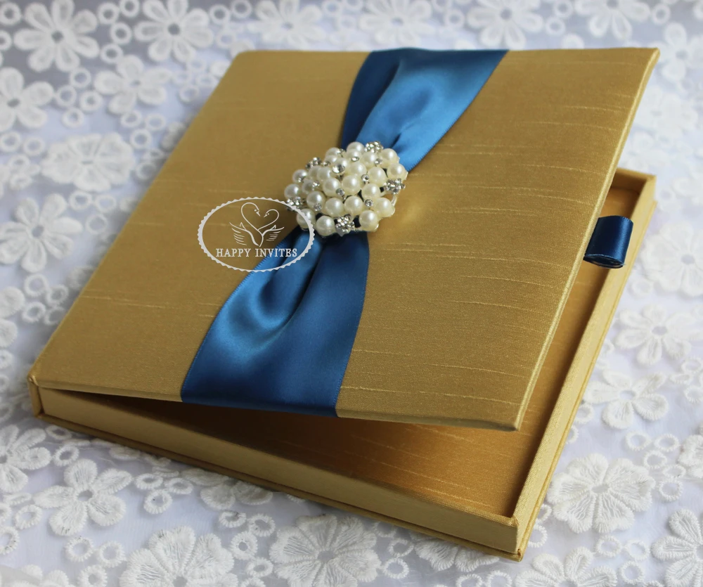 HI2019-15 Hot Sale Champagne Silk Box with Brooch   More Colors Available