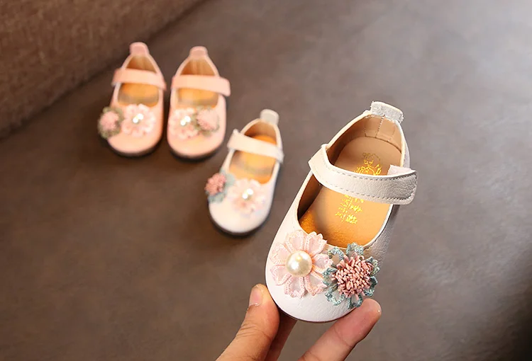 Жемчужная детская обувь принцессы весна и осень новая нескользящая Мягкая кожаная обувь для девочек с цветами детская обувь для малышей