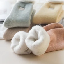 Новинка; милые женские носки с вышивкой; сезон осень-зима; теплые бархатные толстые домашние носки-тапочки; модные толстые носки для сна