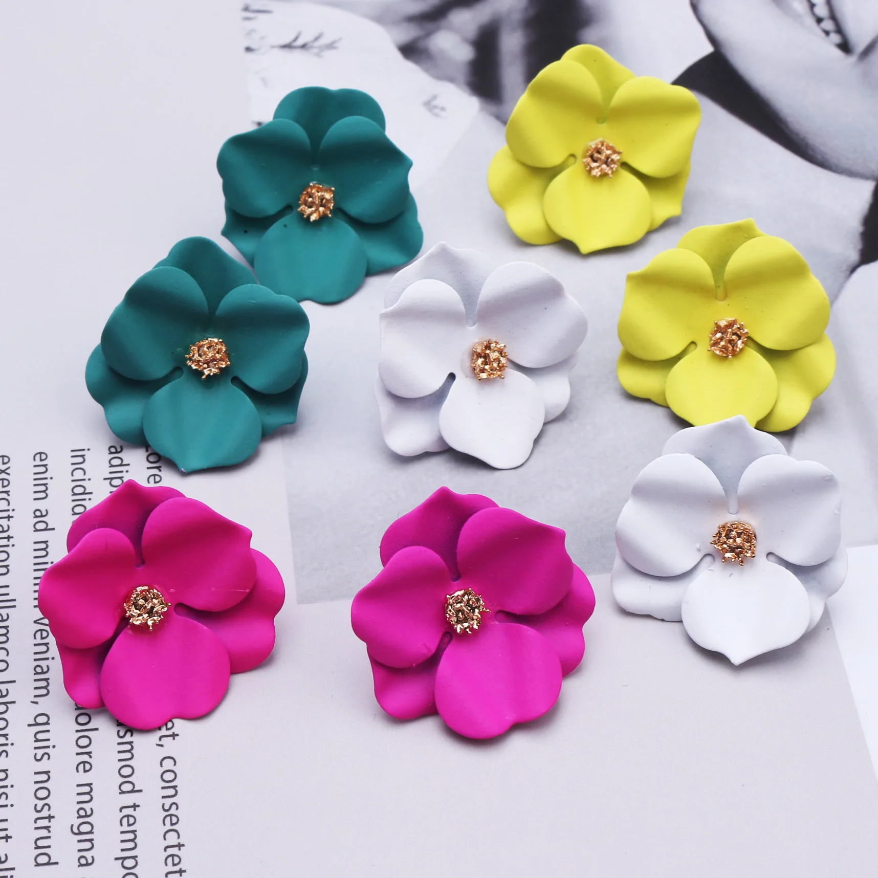 

2019 New Arrival Cute Plant Resin Women Hyperbole Stud Earrings Small Fresh Earrings With Color Flowers Fashion Women Jewelry