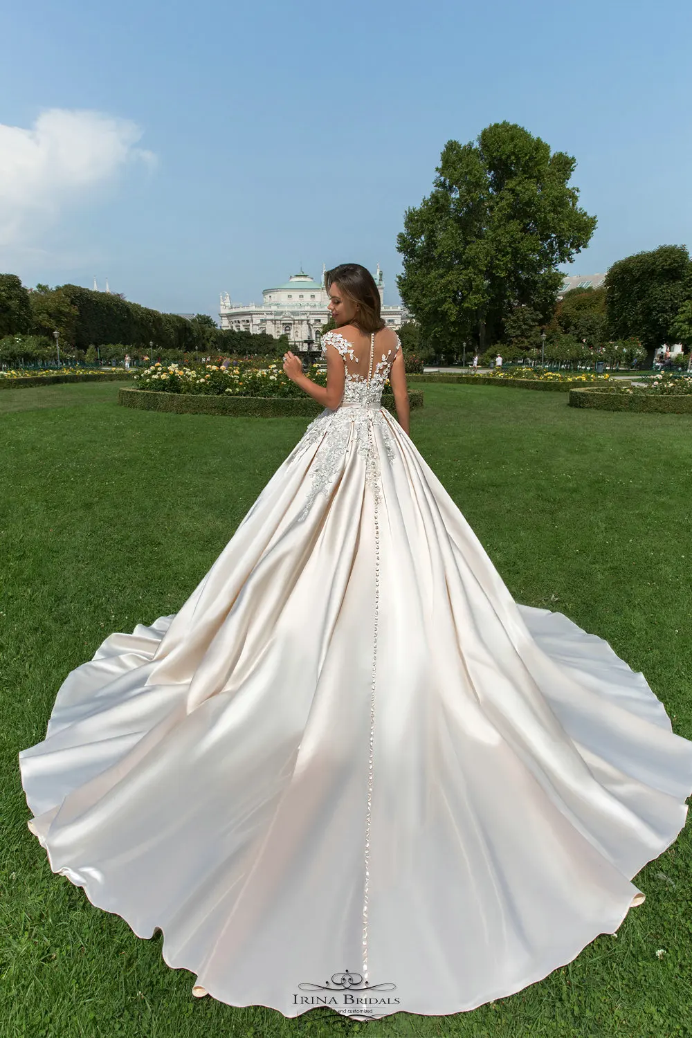 Hochzeitskleid кепки рукавом кружево аппликации 3D Цветы атлас цвета шампана свадебное платье