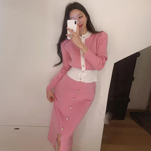

2019 Autumn Temperament Pink Pearl Buckle Knitted Cardigan Half-body Skirt Two Piece Suit Korean Style