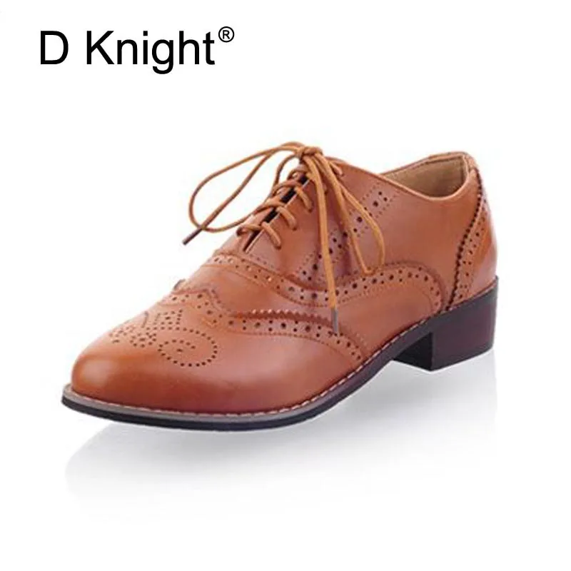 melhor Mulheres Oxfords New Vintage Pu Lace Up Oxfords Planas Para As Mulheres Tamanho grande 34 43 Senhoras Casuais Sapatos Baixos Oxford Esculpida Brogue Oxfords