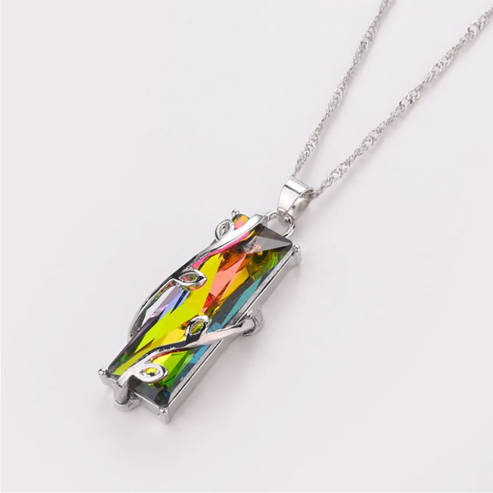Модное ожерелье трендовый чокер с красочным камнем и листьями характерное