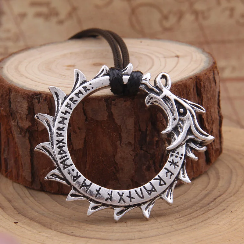 

Dragon Viking Icelandic Vegvisir Helmet Horror In Runic Circle Pendant Magical Staves Compass Rune Amulet Collier Necklace