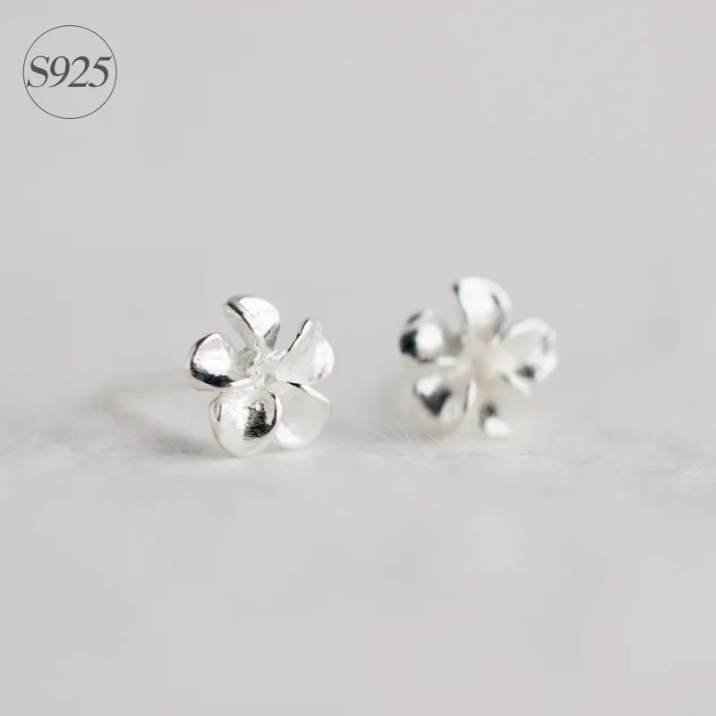 Miestilo крошечные Плюмерия 5 лист Цветок Матовые 6 мм Настоящее серебро Серьги-гвоздики, лабораторные испытания гарантировали 925-серебро-ювелирные изделия