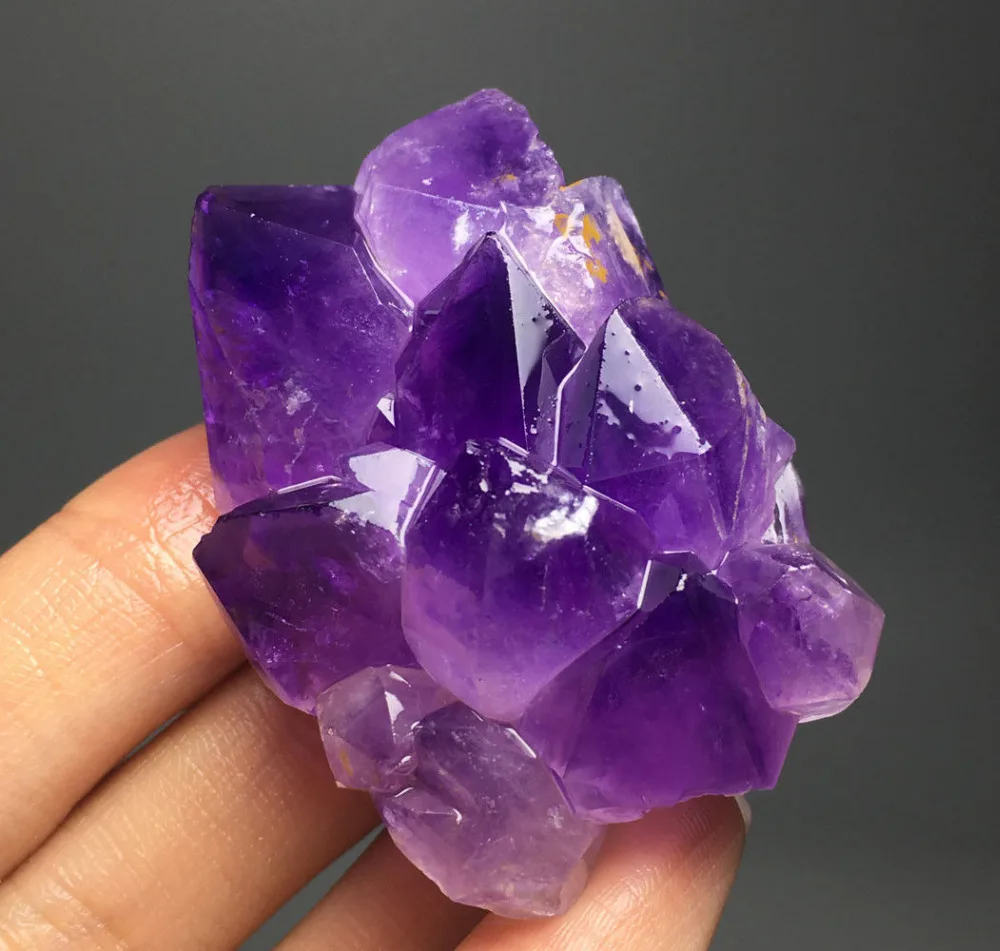 неограненный аметист. аметист кристалл необработанный. неограненный аметист.